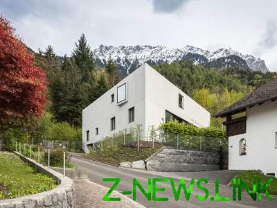 Так выглядит необычный треугольный дом в Лихтенштейне. Фото