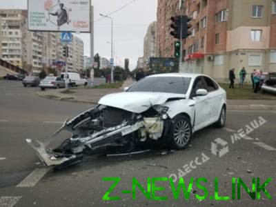 В Одессе столкнулись два легковых авто: есть пострадавшие 