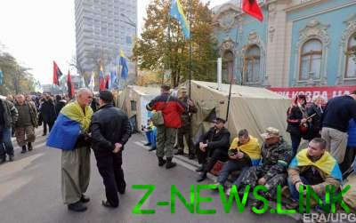 В МВД назвали количество людей в палатках под Радой