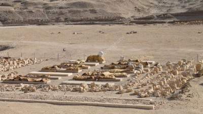 Археологи обнаружили в Египте нетронутую гробницу