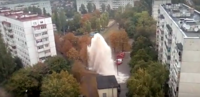 Прорыв трубы в Харькове: из-под земли бил фонтан высотой в шесть этажей
