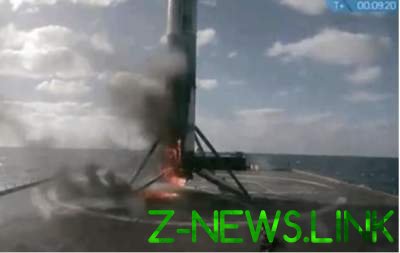 Ступень ракеты Falcon 9 компании SpaceX загорелась после приземления