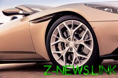Aston Martin представила престижный кабриолет DB11 Volante. Фото