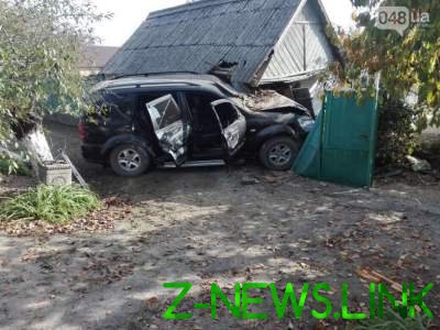 В Одесской области женщина за рулем SsangYong протаранила жилой дом