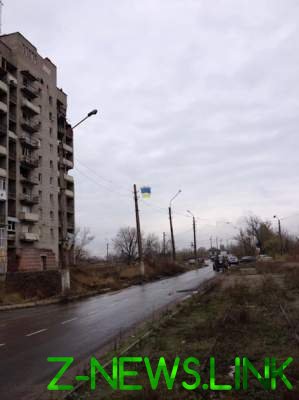 "Презент террористам": на Донбассе запустили в небо огромный украинский флаг 