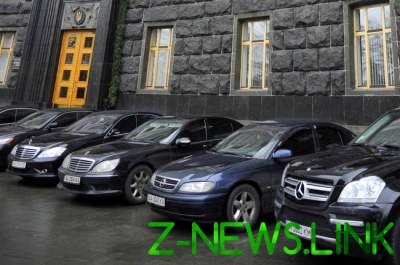 Порошенко призвали "пересадить" нардепов на отечественные автомобили