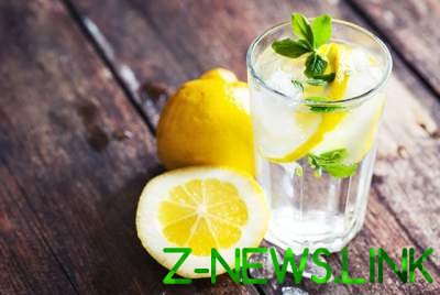 Вода с лимонным соком: врачи перечислили все полезные свойства
