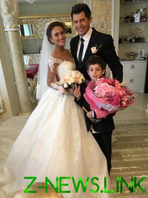 Известный украинский ведущий поделился свадебными фото
