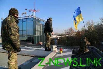 Националисты сообщили о захвате вертолетной площадки Януковича