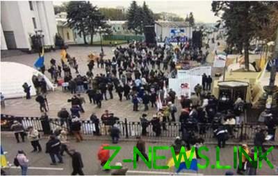 Сторонники Саакашвили собрались возле Рады на вече