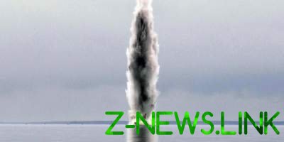 Опасность миновала: в Киевском море взорвали авиабомбы. Видео