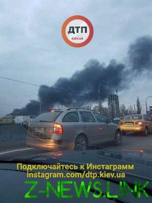 В Киеве загорелся магазин
