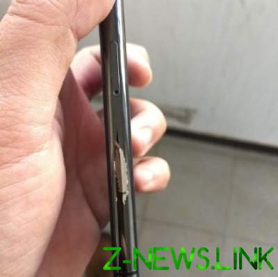 Владельцы iPhone X жалуются на слезающую с корпуса краску