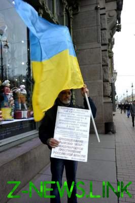 В России активисты вышли с украинскими флагами: опубликованы кадры акции