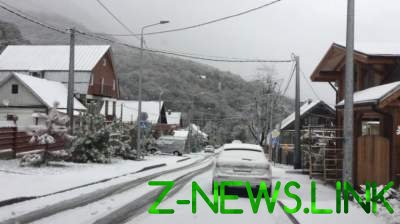 Град и снег в Сочи неприятно удивили россиян. Видео