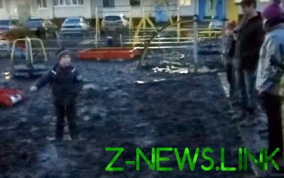 Новая детская площадка: как российского школьника вытаскивали из грязи. Видео
