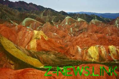 Чудо природы: буйство красок цветных гор Китая. Фото
