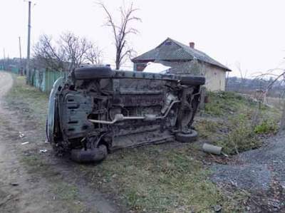 Смертельное ДТП на Виннитчине: Dacia слетела с дороги и перевернулась
