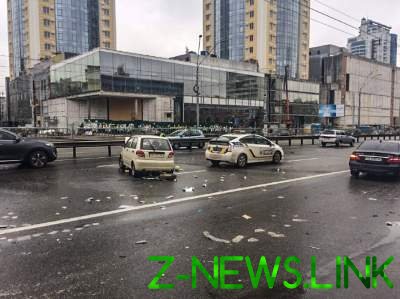 ДТП в Киеве: водитель разбил головой лобовое стекло 