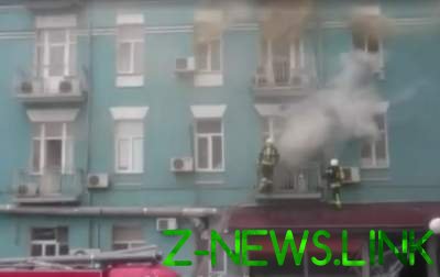 Кадры пожара в центре Киева: горит ресторан. Видео