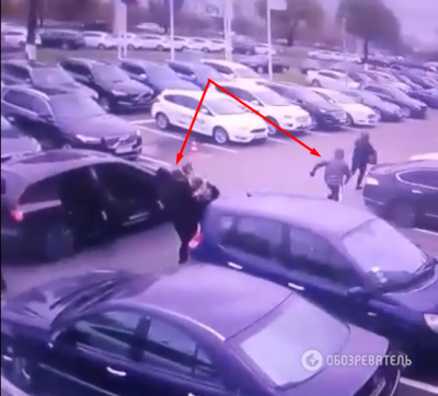 Кадры резонансного разбойного нападения на мужчину в Киеве. Видео 