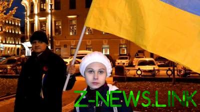 В России активисты вышли с украинскими флагами: опубликованы кадры акции