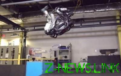 Boston Dynamics научила человекоподобного робота Atlas делать сальто