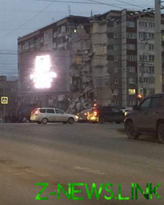 В российском городе обрушились девять этажей жилого дома