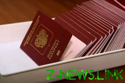 В аннексированном Крыму начали выдавать российские биометрические паспорта 