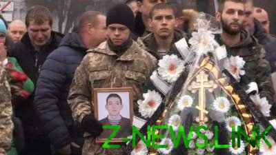 В Житомире попрощались с погибшим в зоне АТО снайпером. Видео