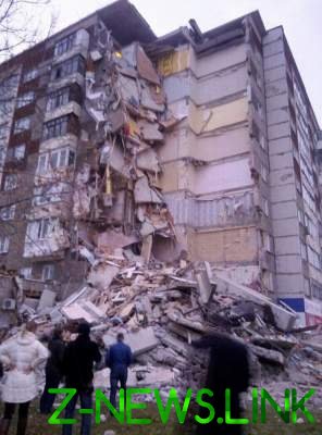 В российском городе обрушились девять этажей жилого дома