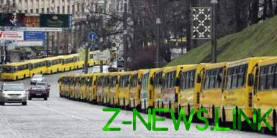 Проверка маршрутчиков в Киеве: договор разорвут с двумя перевозчиками