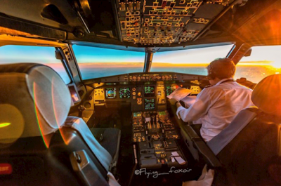 Пилот «взорвал» Сеть снимками, сделанными из кабины самолета. Фото