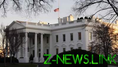 В США охрана заблокировала доступ к Белому дому  