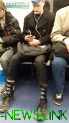 Сеть насмешили фото "стильных" пассажиров метро