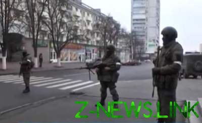 Вооруженные люди в Луганске отказываются выполнять приказы Плотницкого. Видео