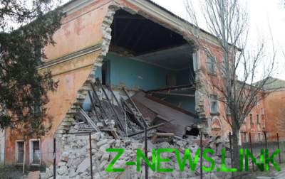 В Керчи рухнуло здание университета. Видео