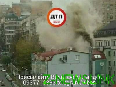 ЧП в Киеве: в центре горит дом