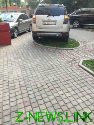 Киевлян удивил оригинальностью очередной "герой парковки" 