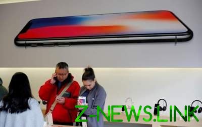 Владельцы iPhone X жалуются на слезающую с корпуса краску