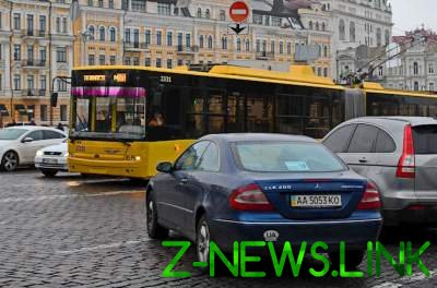 В Киеве «героиня парковки» парализовала движение троллейбусов