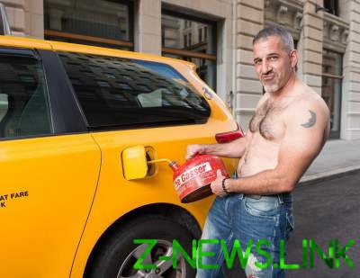 Таксисты Нью-Йорка снялись для веселого календаря 2018. Фото