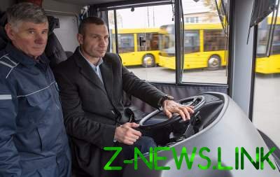 Кличко порулил новеньким автобусом. Видео
