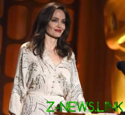 Анджелина Джоли поразила цветущей внешностью 