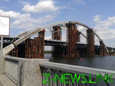 В Киеве один из мостов могут сделать платным 