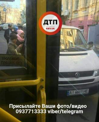 В Киеве два «умельца» показали, как не надо парковаться