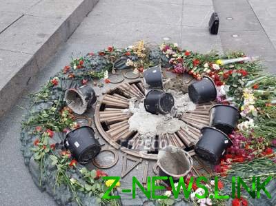 В парке Славы Киева вандалы залили бетоном Вечный огонь