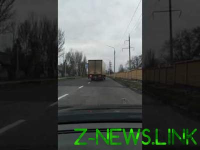 В Запорожье водитель на фуре преследовал легковушку бизнесмена. Видео