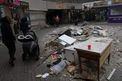 В Киеве на месте сноса киосков остались груды мусора