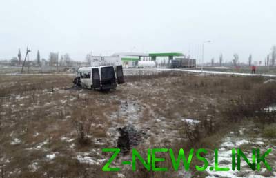 Смертельное ДТП на трассе Киев-Харьков: грузовик столкнулся с микроавтобусом